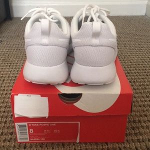 WOMENS NIKE ROSHE ONE